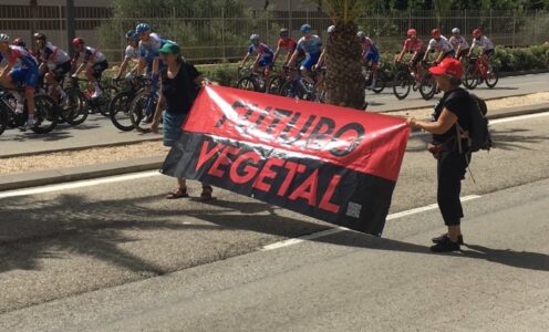 Futuro Vegetal corta la Vuelta delante de su Patrocinador el Pozo