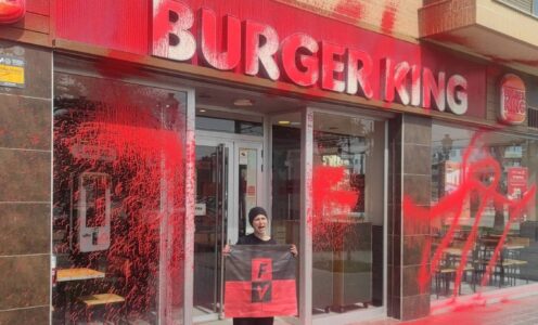 Bañamos con “sangre” un Burger King